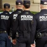 Un policía local fuera de servicio salva a un niño que se estaba atragantando en la Cabalgata de Benidorm