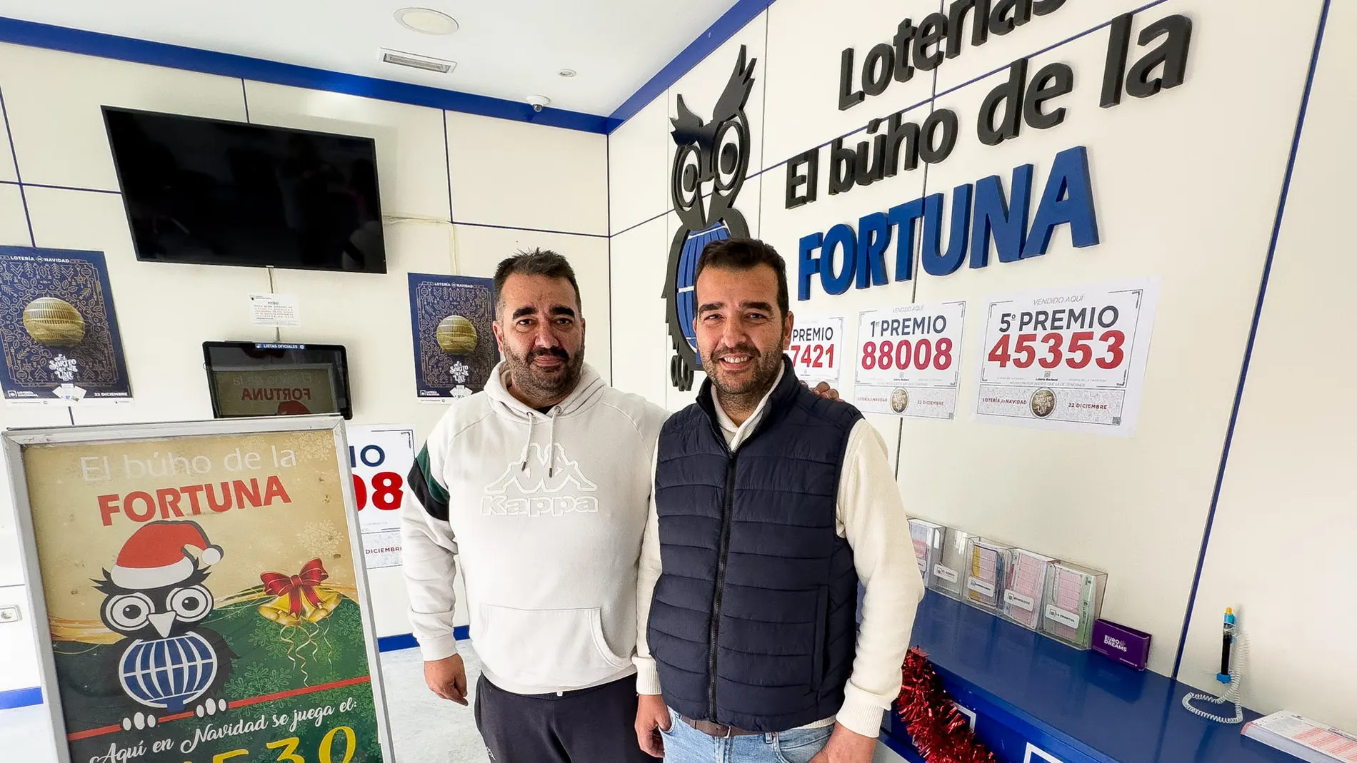 Los loteros que dieron el Gordo en Morón reparten 11 millones en el sorteo de «El Niño»