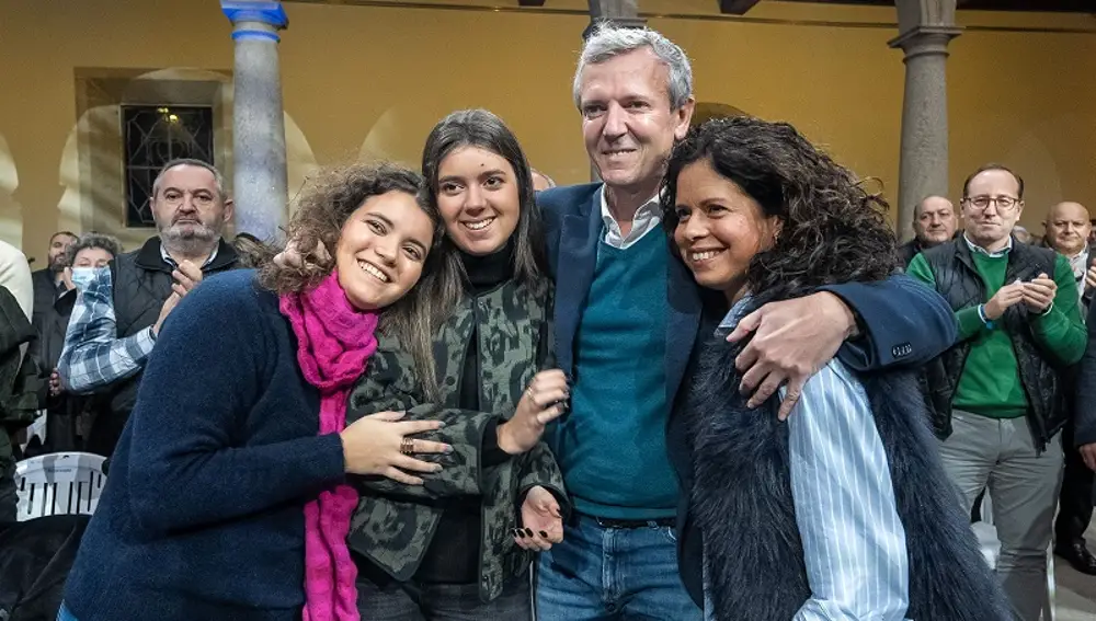 Rueda, con su mujer y sus hijas.