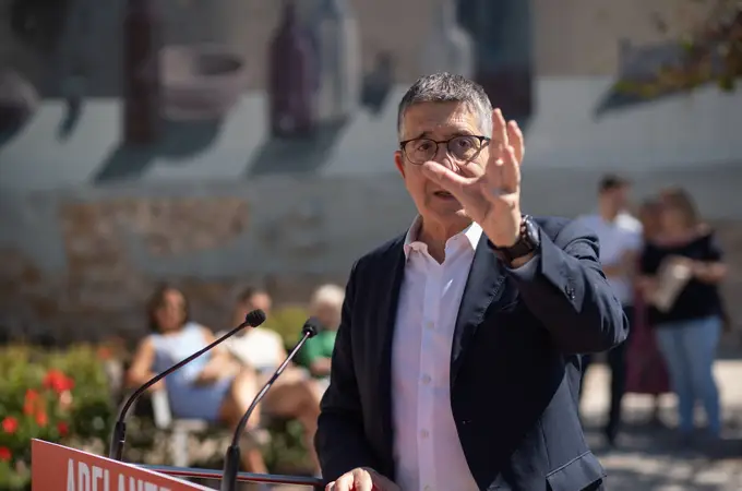 Patxi López acusa a Vox de estar detrás de la piñata de Sánchez apaleada en Ferraz Patxi López acusa a Vox de estar detrás de la piñata de Sánchez apaleada en Ferraz