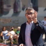 Patxi López pide a los representantes políticos no "alimentar" a quienes cometen "en las calles acciones violentas"