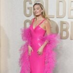 Beverly Hills (United States), 08/01/2024.- Australian actor Margot Robbie arrives for the 81st annual Golden Globe Awards ceremony at the Beverly Hilton Hotel in Beverly Hills, California, USA, 07 January 2024. Artists in various film and television categories are awarded Golden Globes by the Hollywood Foreign Press Association. EFE/EPA/ALLISON DINNER
