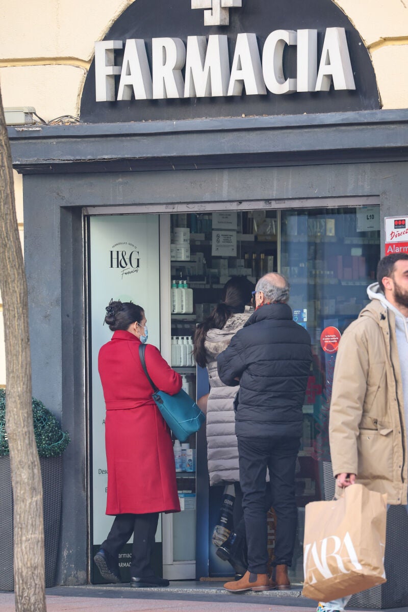 Gabriela Guillén con su madre y su hijo en Madrid