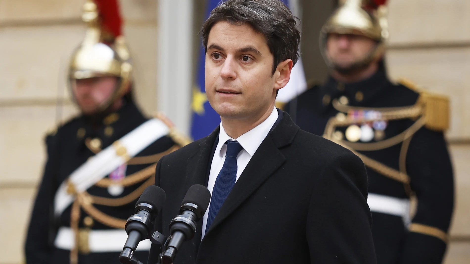 Paris (France), 09/01/2024.- New French Prime Minister Gabriel Attal makes a speech next to outgoing prime minister in the courtyard of the Matignon Hotel during the handover ceremony in Paris, France, 09 January 2024. French Minister for National Education and Youth Gabriel Attal has been named France's new Prime Minister following the resignation of previous Prime Minister Elisabeth Borne on the evening of 08 January 2024. Gabriel Attal became France's youngest prime minister at 34 years ol...