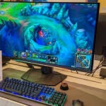 MSI presenta un monitor con IA que permite hacer trampas en videojuegos.