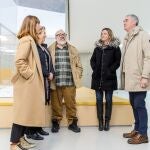 Álex de la Iglesia visita el rodaje de "Santuario" en el CIDE de Segovia junto al alcalde, José Mazarías