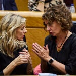 El pleno del Congreso, reunido excepcionalmente en el Senado, debate la convalidación de tres decretos del Gob