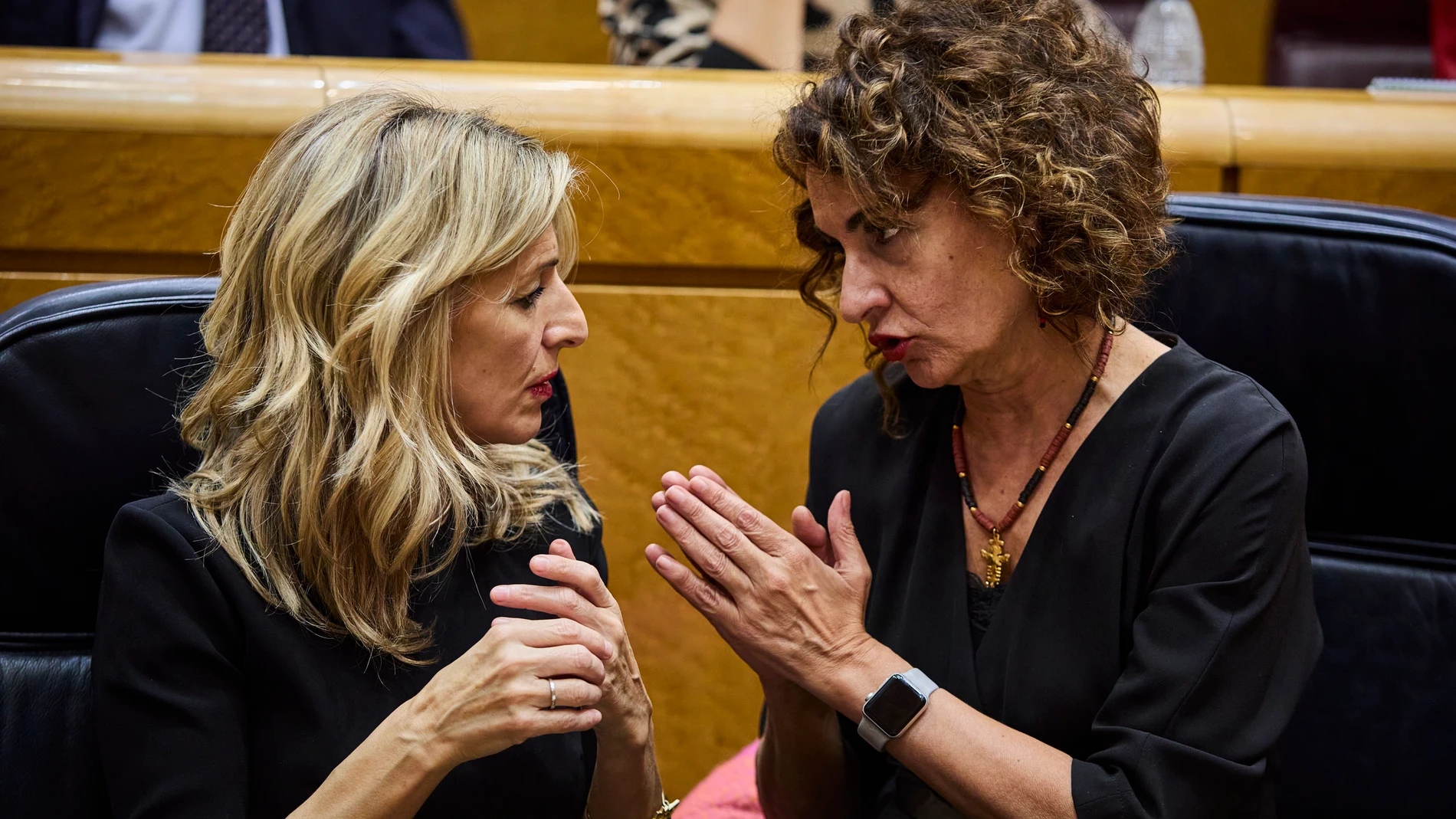 Yolanda Diaz y María Jesús Montero en el pleno del Congreso, reunido excepcionalmente en el Senado, debate la convalidación de tres decretos del Gobierno con medidas para amortiguar la crisis sin que todavía haya logrado los apoyos necesarios para sacarlos adelante, por lo que se prevé una negociación in extremis, especialmente con partidos como Junts. © Alberto R. Roldán / Diario La Razón. 10 01 2024