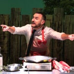 David Fernández "Fabu", en la imagen, comparte escena (y cocina) con Nerea Moreno