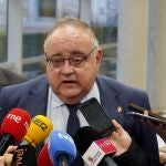 El consejero de Sanidad, Alejandro Vázquez, atiende a los periodistas en Valladolid