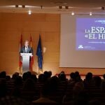 El presidente de las Cortes asiste al podcast en directo de La Contrahistoria, que en esta ocasión se centra en ‘La España de El Hereje’, de la mano de Fernando Díaz Villanueva y Alberto Garín