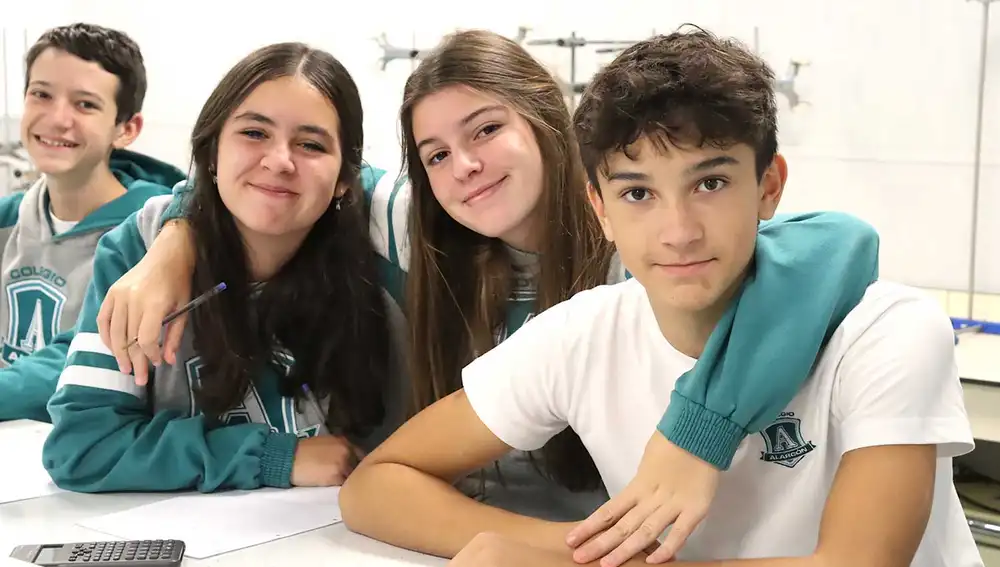 Nuestra visión, nuestro mayor anhelo es educar para la vida y, por tanto, ayudar a nuestros alumnos, desde que se incorporan al centro cuando muchos de ellos apenas empiezan a andar, a convertirse en personas seguras de sí mismas dotadas de una sólida preparación