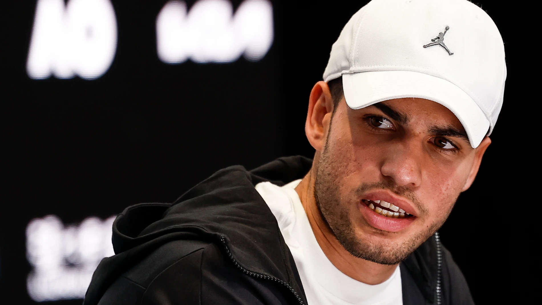 Melbourne (Australia), 12/01/2024.- Carlos Alcaraz of Spain speaks to the media during a press conference ahead of the Australian Open 2024, at Melbourne Park in Melbourne, Australia, 13 January 2024. (Tenis, España) EFE/EPA/MAST IRHAM