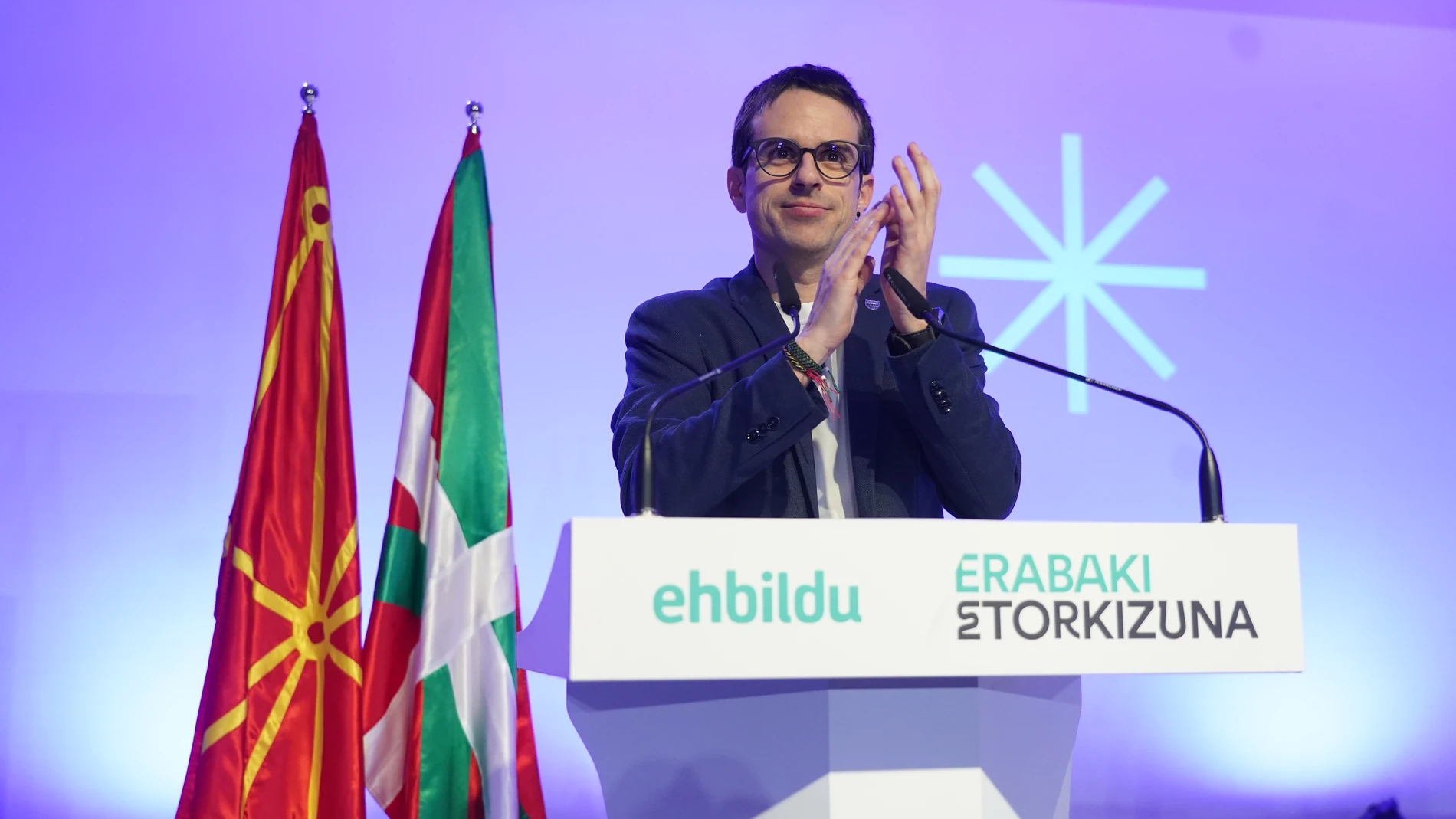 El candidato de EHBildu a Lehendakari, Pello Otxandiano, interviene durante la Asamblea General de Hegoalde de EHBildu, en Bizkaia Aretoa, a 13 de enero de 2024, en Bilbao, Vizcaya, País Vasco (España). Con el 94% de avales de la Asamblea, Otxandiano ha ratificado su candidatura a lehendakari en las próximas elecciones al parlamento vasco que se celebrarán en los próximos meses. 13 ENERO 2024;EHBILDU;POLÍTICA;ELECCIONES;LEHENDAKARI;PAÍS VASCO H.Bilbao / Europa Press (Foto de ARCHIVO) 01...