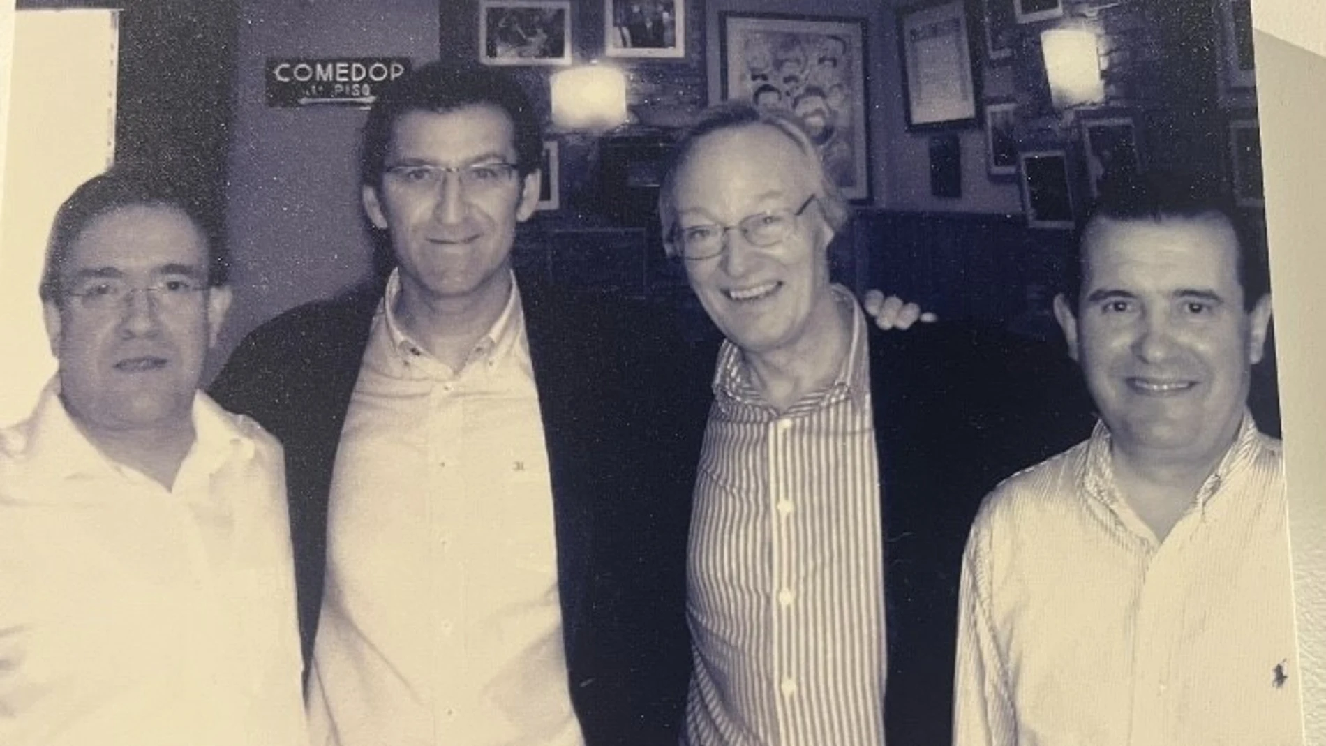 El líder del PP, Alberto Núñez Feijóo junto a Josep Piqué hace unos años.