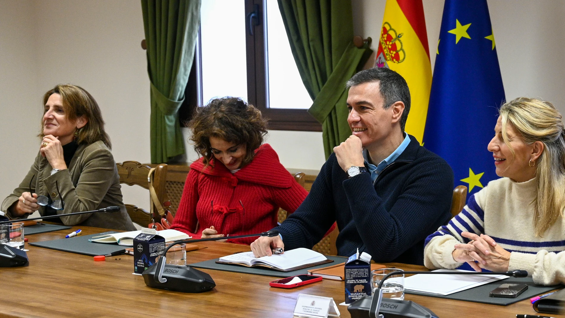 LOS YÉBENES (TOLEDO), 13/01/2024.- El presidente Pedro Sánchez (2d) se reúne este sábado con todos los miembros del Gobierno en Quintos de Mora, en el término municipal de Los Yébenes (Toledo). EFE/ Pool Moncloa/borja Puig De La Bellacasa SOLO USO EDITORIAL/SOLO DISPONIBLE PARA ILUSTRAR LA NOTICIA QUE ACOMPAÑA (CRÉDITO OBLIGATORIO)