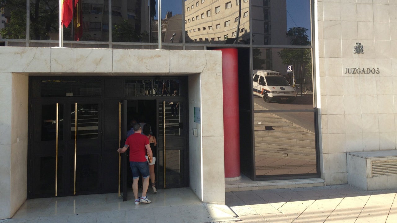 Orden de alejamiento para un hombre acusado de agredir sexualmente a su hija de 7 años en Granada