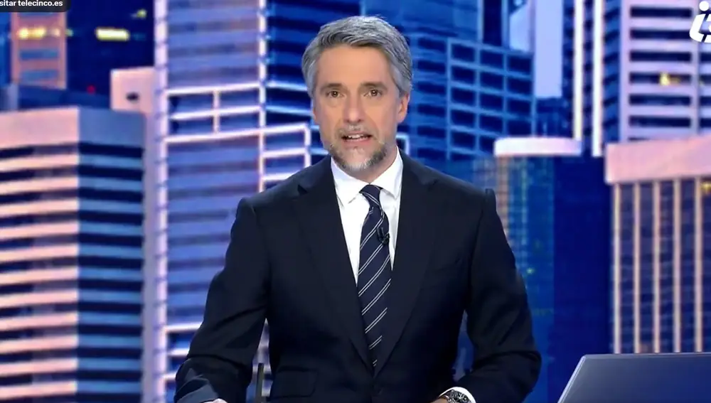 Franganillo se acuerda de Piqueras en su estreno como presentador de 'Informativos Telecinco'