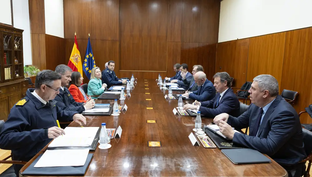 Robles y Valcarce, con los representantes de Tess Defence