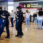 Interior señala que ya hay más policías y medios en Barajas, tras las quejas por magrebíes solicitantes de asilo