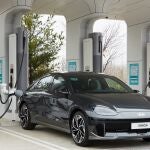 Economía/Motor.- Hyundai desarrolla un robot automático de carga para vehículos eléctricos