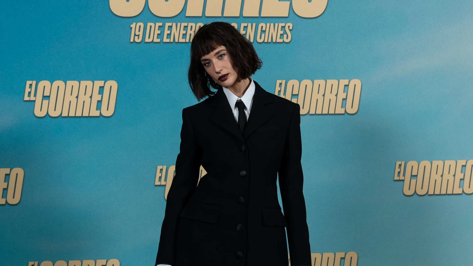María Pedraza con vestido blazer.