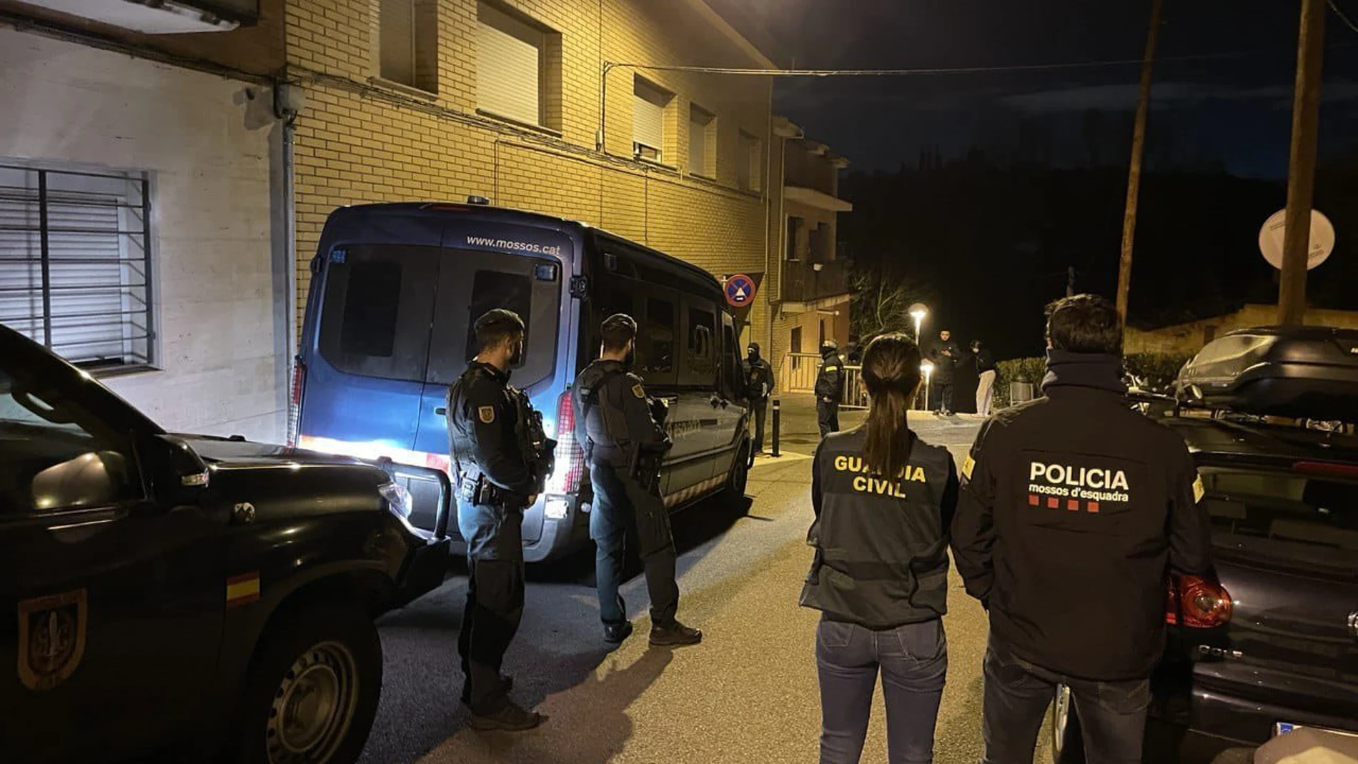 Dispositivo policial conjunto de la Guardia Civil y los Mossos contra el terrorismo yihadista en Cataluña y Extremadura