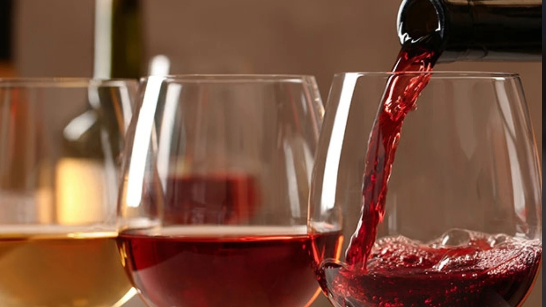 Tres copas de vinos