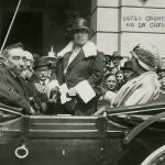 Sofía Casanova a su llegada a uno de los actos celebrados en su honor en A Coruña en 1919.
