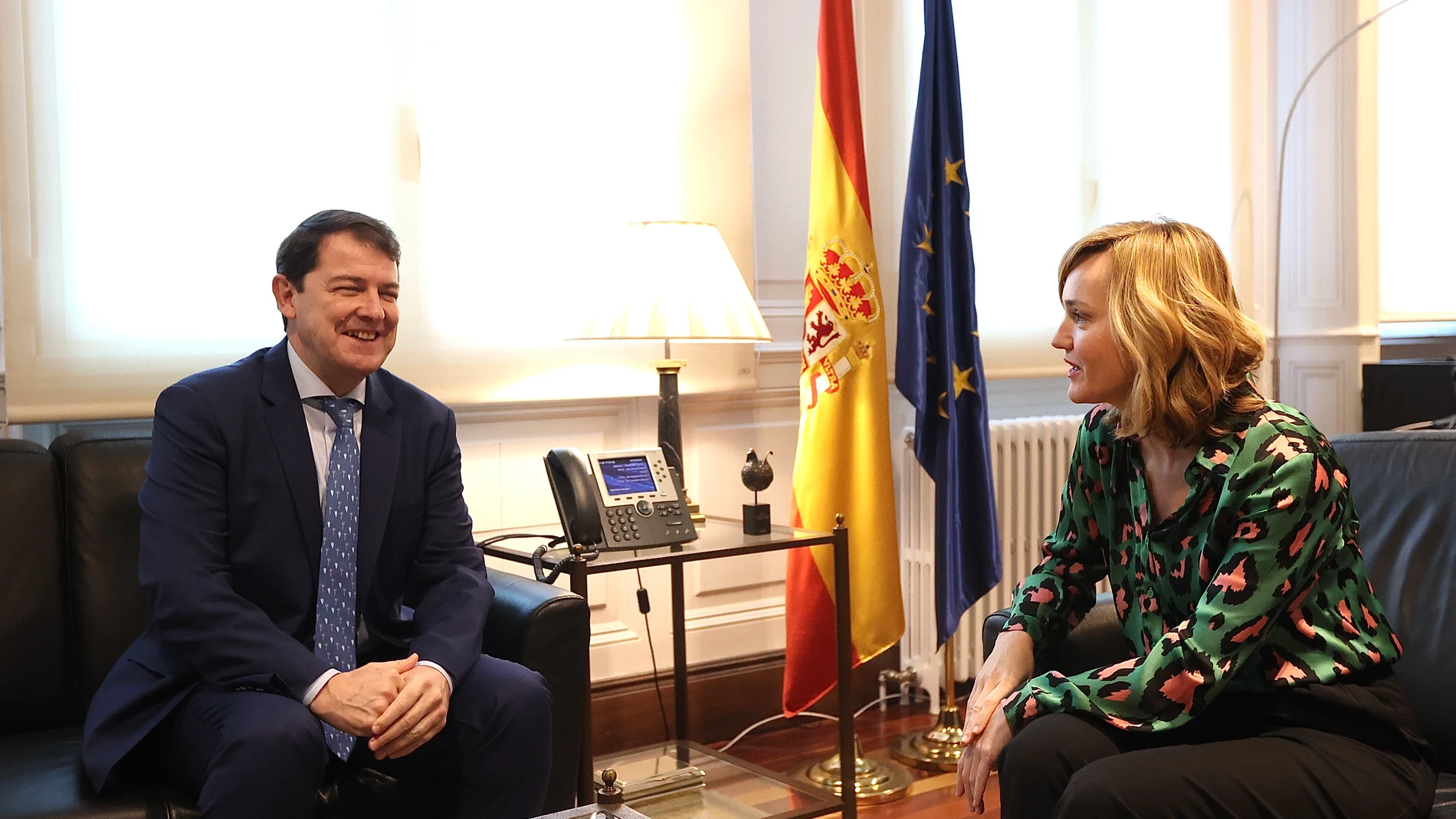Mañueco en su encuentro con Pilar Alegría