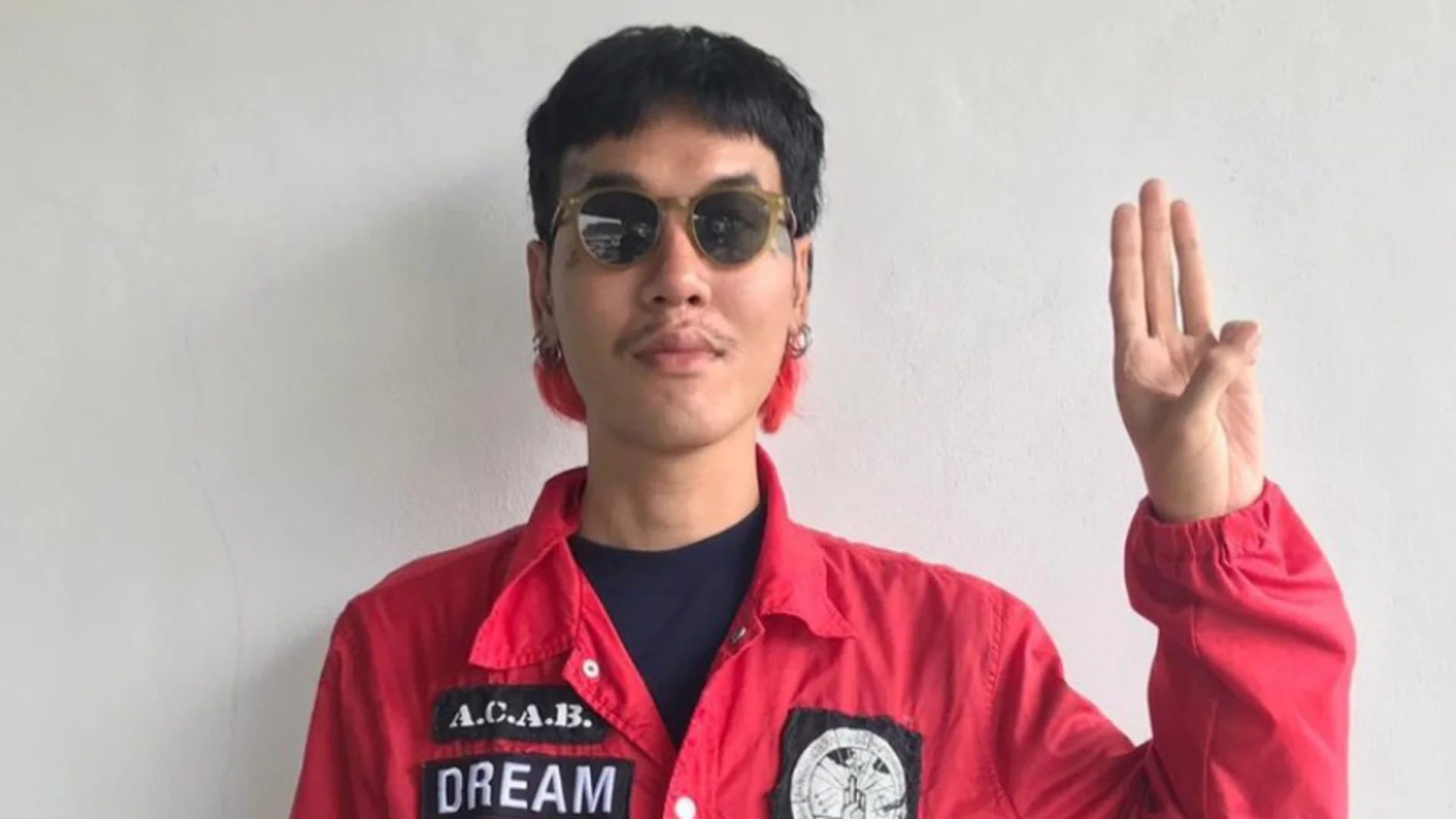Un tribunal de Chiang Rai condenó a Mongkol Thirakot, ex activista prodemocracia, por publicaciones en su cuenta de Facebook