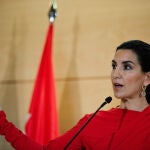 Monasterio reclama a Ayuso que flete autobuses para llevar a los migrantes de Alcalá al Palacio de La Moncloa