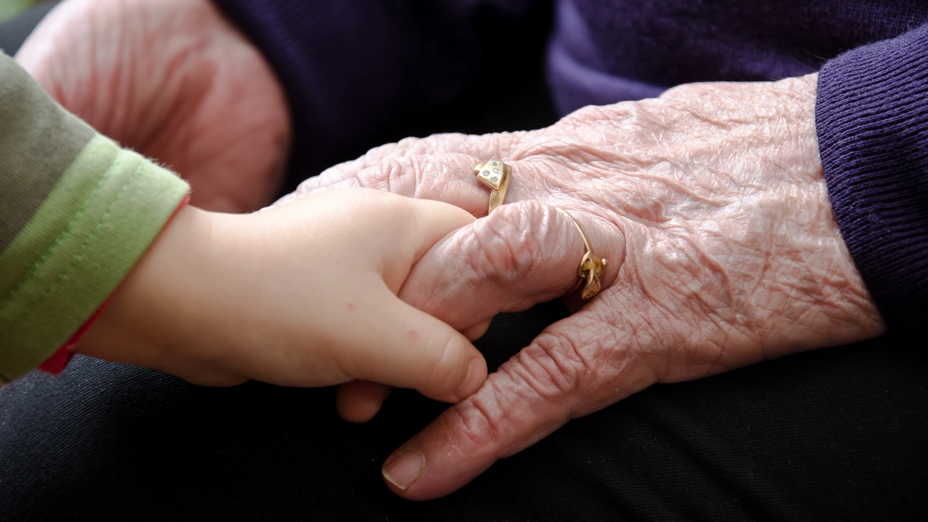 El problema del envejecimiento de la población, aparejado al hecho de la escasa natalidad, obliga a España a tomar medidas urgentes