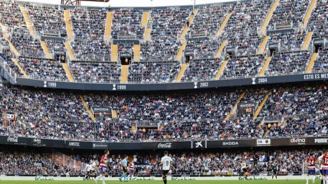 El estadio de Mestalla durante el partido Valencia CF - Granada CF