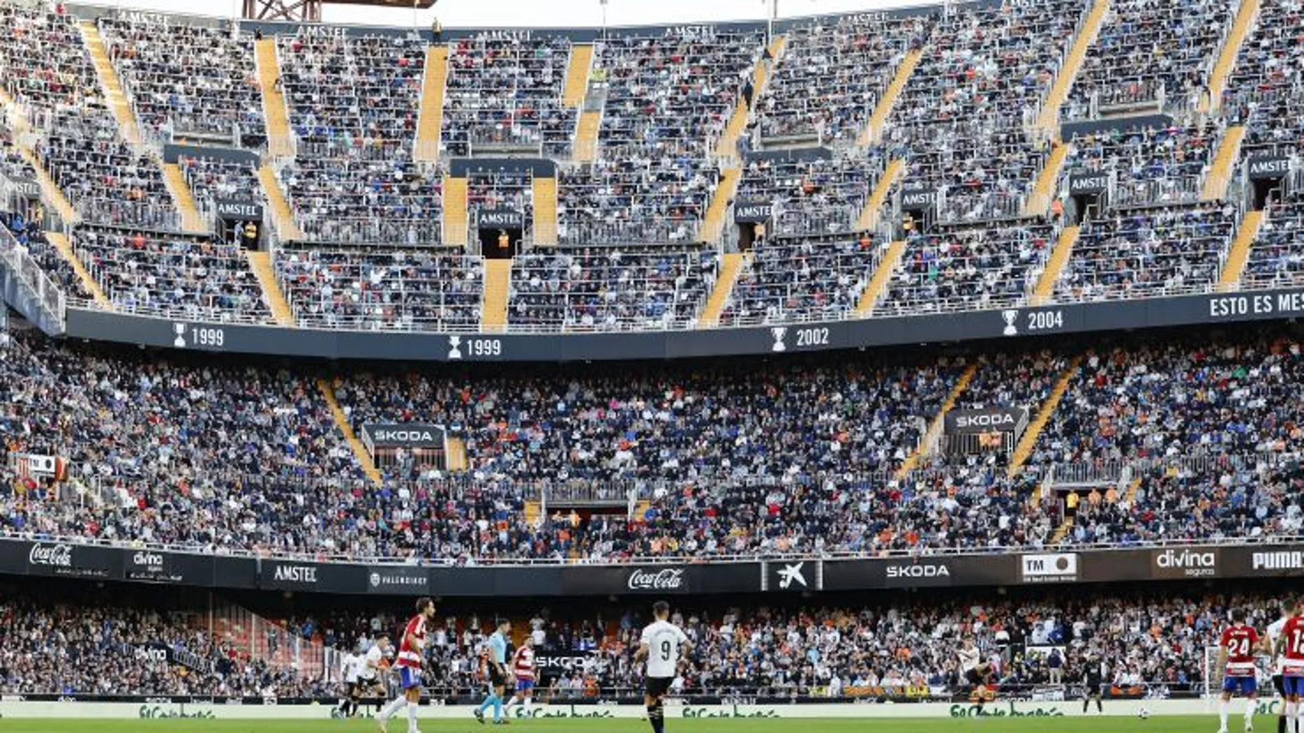 El estadio de Mestalla durante el partido Valencia CF - Granada CF