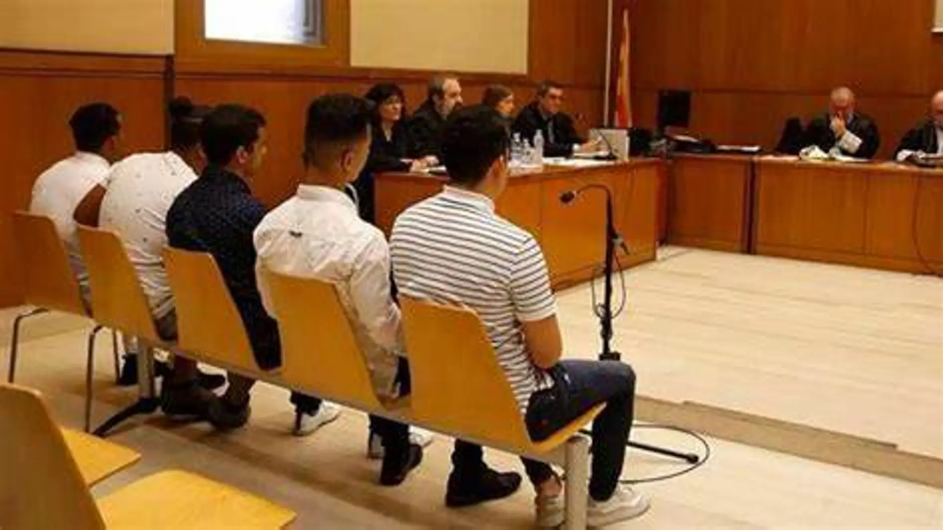 Los cinco acusados, en el juicio