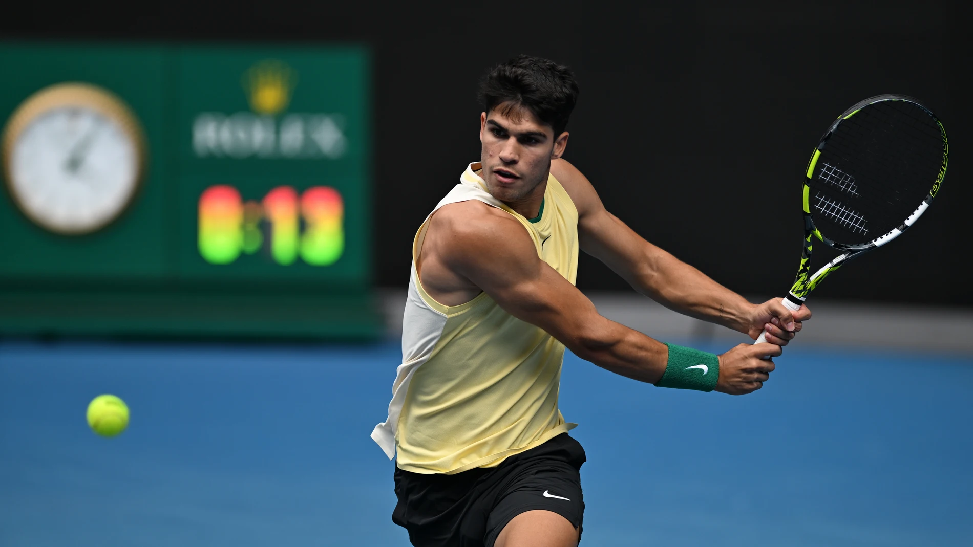 Carlos Alcaraz of Spain in action during his 2nd round match against Lorenzo Sonego of Italy on Day 5 of the 2024 Australian Open at Melbourne Park in Melbourne, Thursday, January 18, 2024. (AAP Image/James Ross) NO ARCHIVING, EDITORIAL USE ONLY AAPIMAGE / DPA 18/01/2024 ONLY FOR USE IN SPAIN