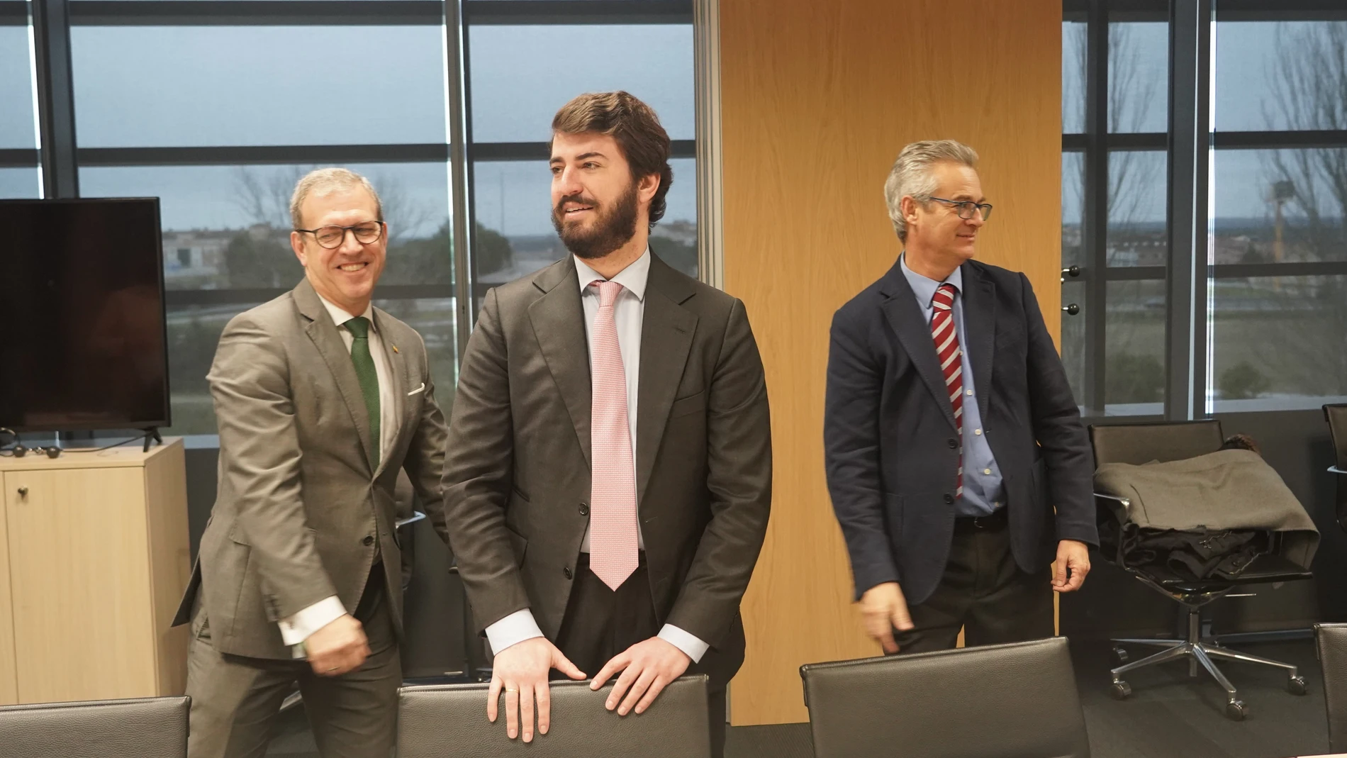 El vicepresidente Juan García-Gallardo participa, junto el consejero Mariano Veganzones, en el plenario del Consejo Regional