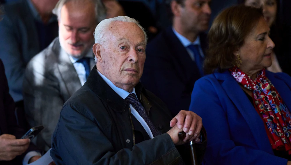 Curro Romero se recupera de un proceso infeccioso en un hospital de Sevilla