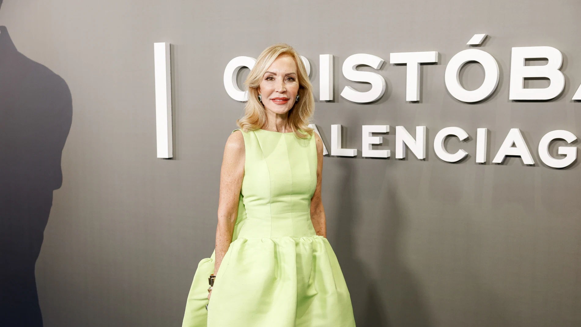 Carmen Lomana con vestido globo en la premier de Balenciaga.