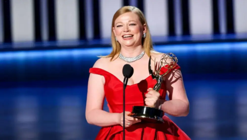 Sarah Snook con su Premio Emmy