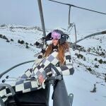 Laura Matamoros con mono ajustado de 'efecto tipazo'.