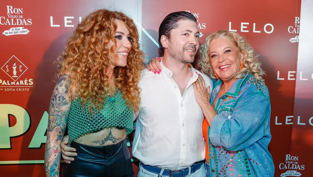 Ángel Cristo con su madre, Bárbara Rey, y su hermana Sofía Cristo