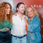 Ángel Cristo con su madre, Bárbara Rey, y su hermana Sofía Cristo