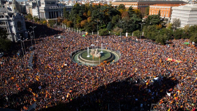 Manifestación en Cibeles contra la amnistía y contra los acuerdos de Pedro Sánchez para si investidura. 
