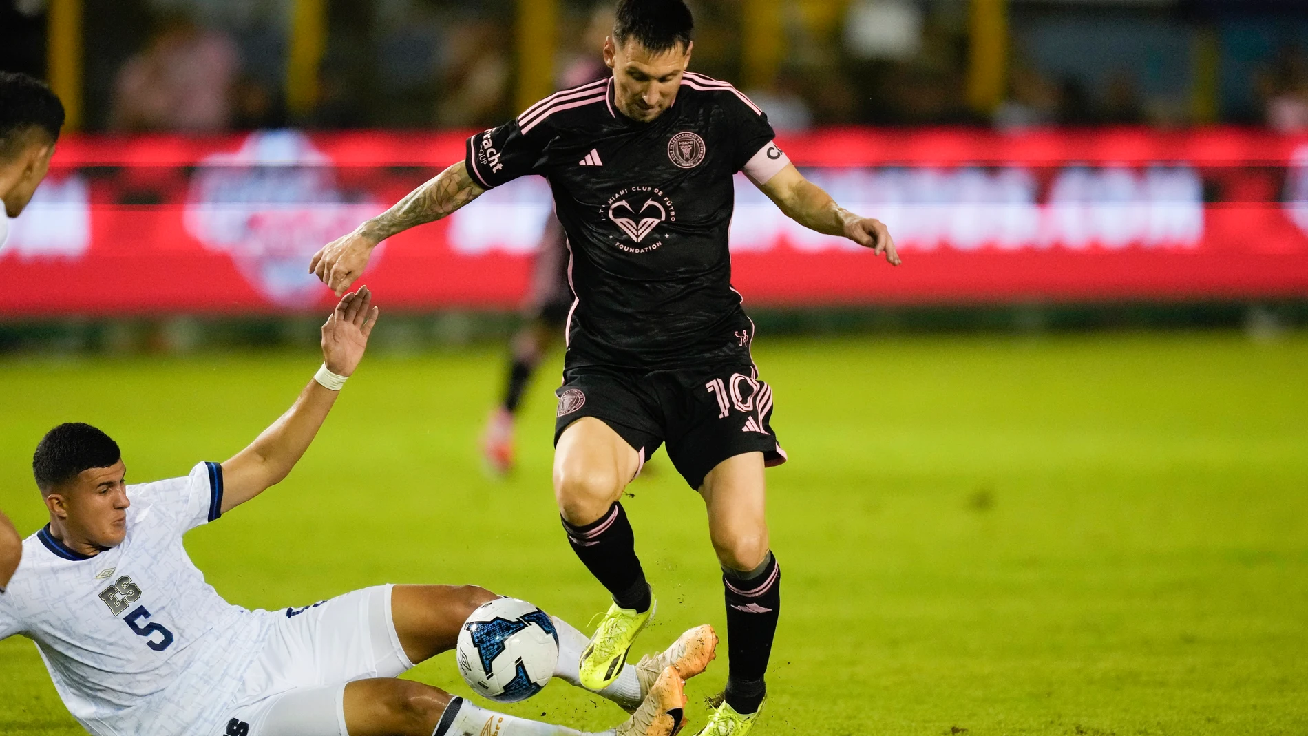 Inter Miami's Lionel Messi, right, and El Salvador's Rudy Clavel, fight for the ball during a friendly soccer match at the Cuscatlan stadium in San Salvador, El Salvador, Friday, Jan. 19, 2024. (AP Photo/Moises Castillo)