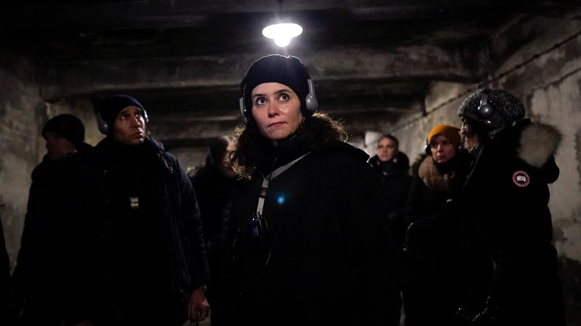 CRACOVIA (POLONIA), 21/01/2024.- La presidenta de la Comunidad de Madrid, Isabel Díaz Ayuso, ha visitado este domingo el campo de exterminio nazi de Auschwitz, de cuya liberación se celebra en una semana el 79º aniversario, en la segunda jornada de su viaje a Polonia. Ayuso ha declarado a su llegada al Museo Memorial Auschwitz-Birkenau que "no debemos olvidar cómo se perdió la dignidad" en el lugar donde murieron 1,3 millones de personas, la mayoría de ellos judíos.EFE/ Comunidad De Madrid **...
