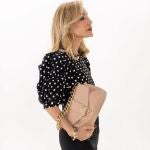 Carmen Lomana con blusa de lunares.