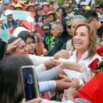 Boluarte regresó a Ayacucho por primera vez desde las manifestaciones antigubernamentales, aunque su presencia fue rechazada por grupos de familiares