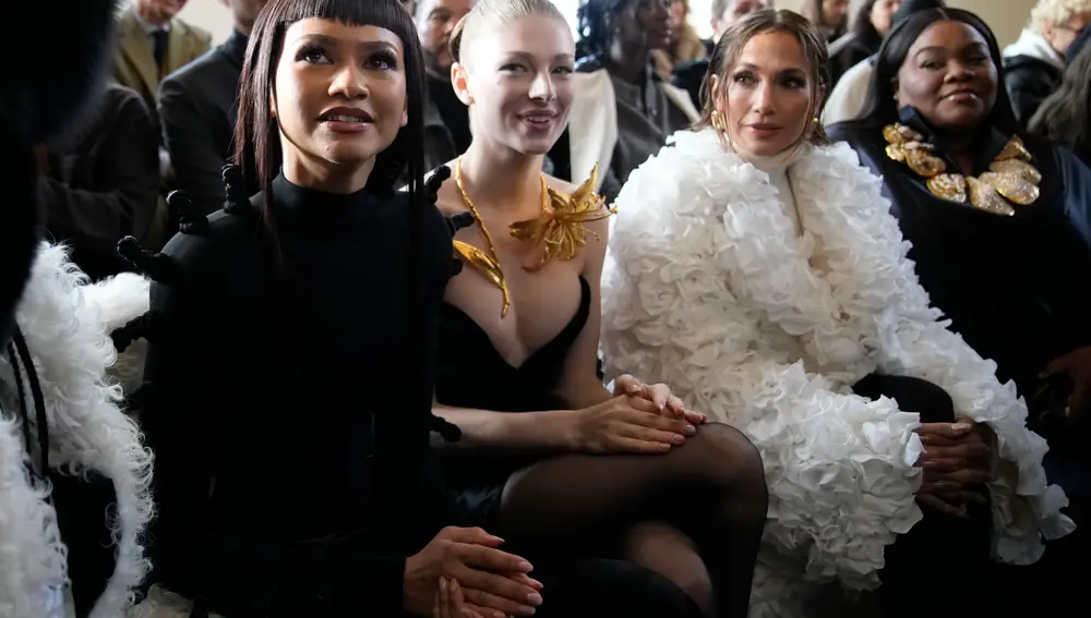 France Haute Couture Fashion S/S 2024 Schiaparelli Arrivals